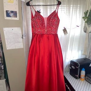 Prom dress, only worn once. Size 1/2. Perfect condition, has pockets.